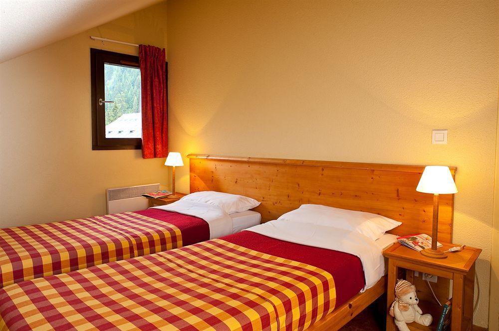 Madame Vacances Residence Les Chalets Du Thabor 瓦尔弗雷加斯 外观 照片