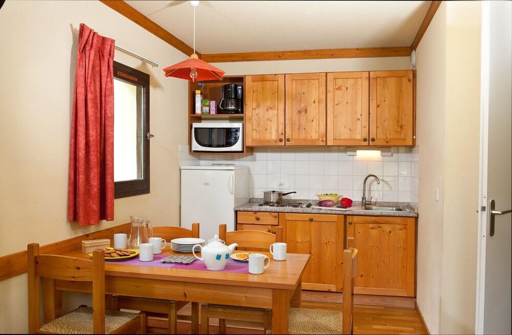 Madame Vacances Residence Les Chalets Du Thabor 瓦尔弗雷加斯 外观 照片