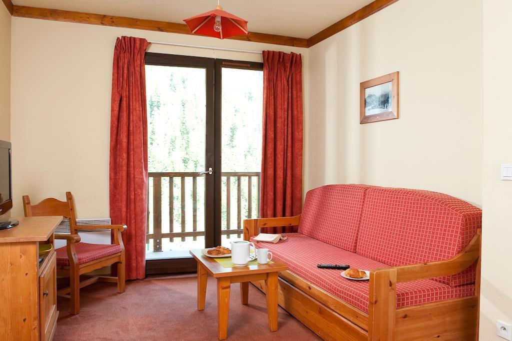 Madame Vacances Residence Les Chalets Du Thabor 瓦尔弗雷加斯 外观 照片