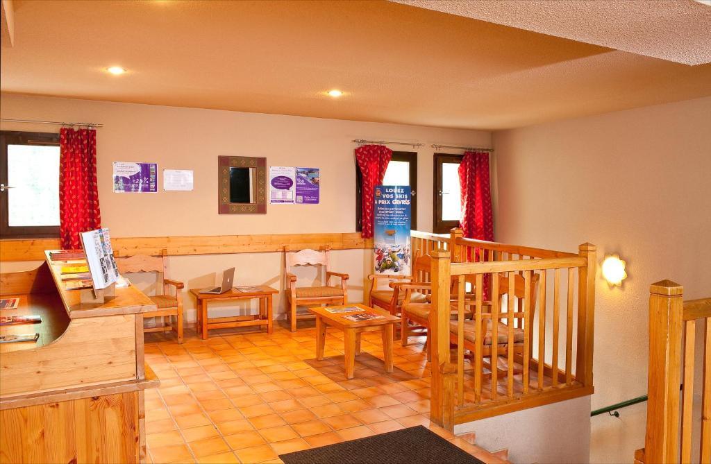 Madame Vacances Residence Les Chalets Du Thabor 瓦尔弗雷加斯 外观 照片