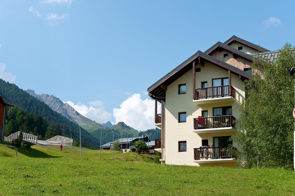 Madame Vacances Residence Les Chalets Du Thabor 瓦尔弗雷加斯 外观 照片